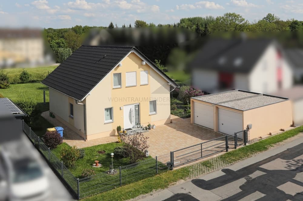 Traumhaus mit Doppelgarage, großem Grundstück und Erdwärme